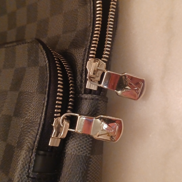 Louis Vuitton crossover bag are bum bag - Picture 2 of 12